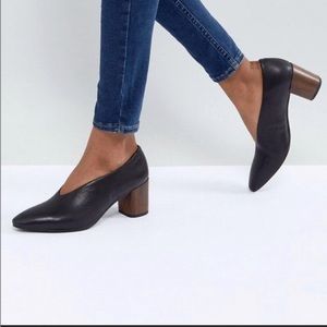 Vagabond Eve in Black Leather